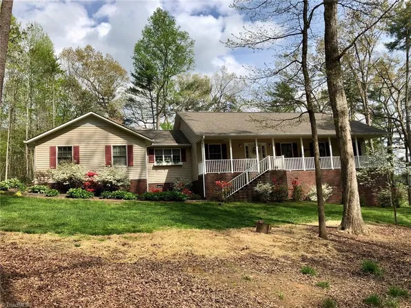 221 Jackson Rd, Mount Airy, NC 27030