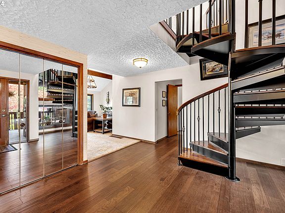 4th image of 15321 NE Winsor Dr
