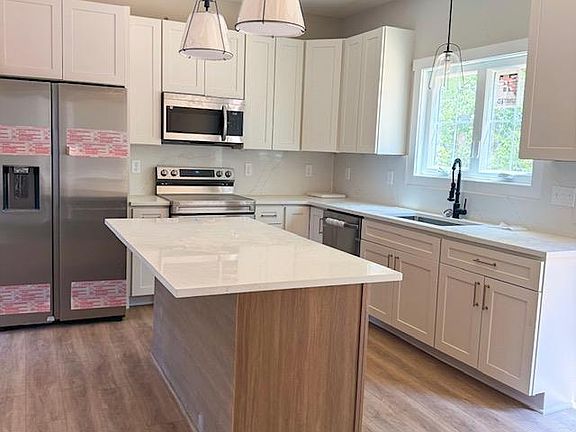 2nd image of 280 Acorn Dr