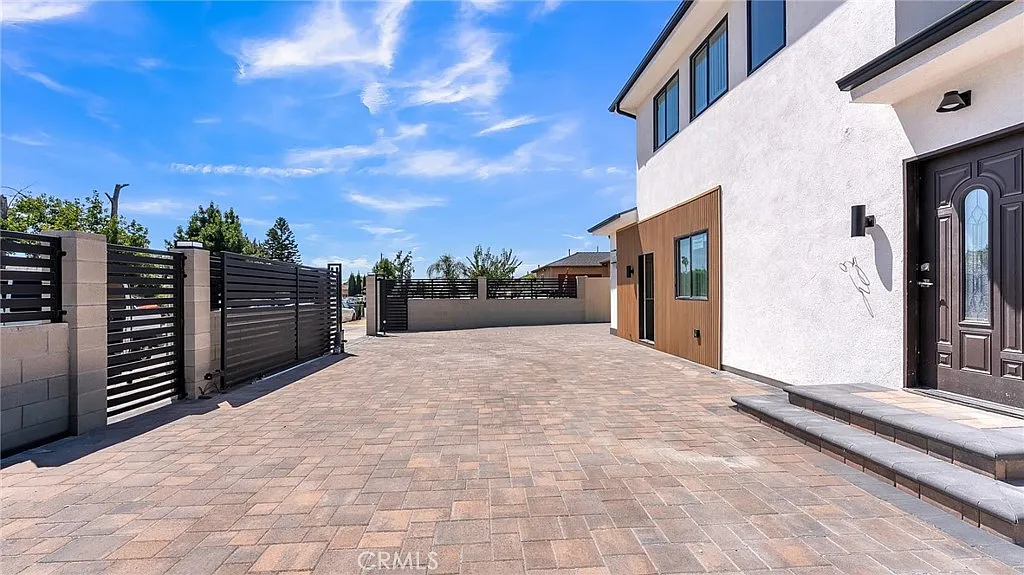 3 bed, 2.5 bath, 1800 sqft, $4,100 — Photo 4