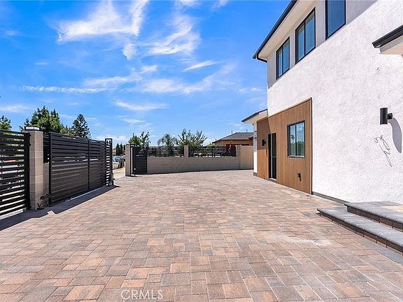 4th image of 7733 Craner Ave
