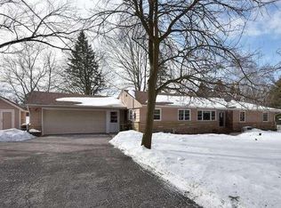 5403 W Sunnyside Dr, Mequon, WI 53092
