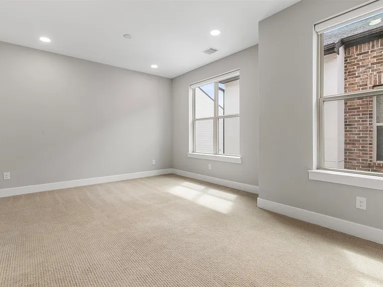 719 Schwartz St — Photo 8