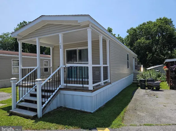 24 Olivers Park Dr, Annville, PA 17003