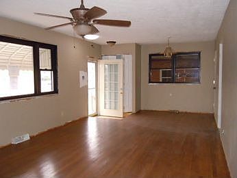 5th image of 195 Gloria Ave
