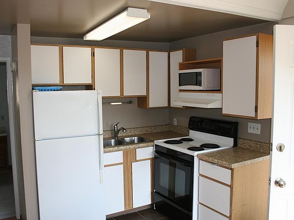 4th image of 127 Lilac Ln APT A