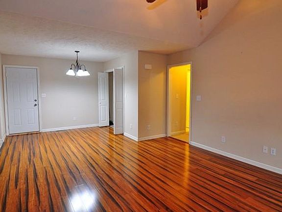 3rd image of 571 Oakmont Dr