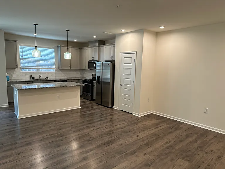 1128 Grenshaw Dr — Photo 4