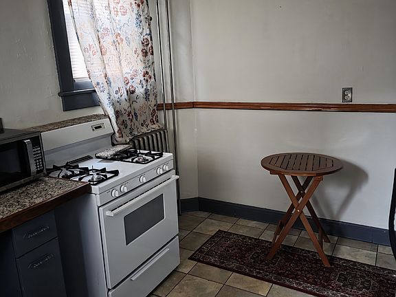 3rd image of 402 Fayette St #402A