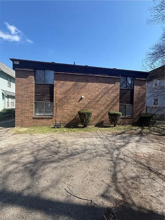 Building Photo - 658 Sumner St #658