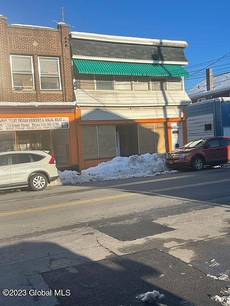 4th image of 855 Crane Street