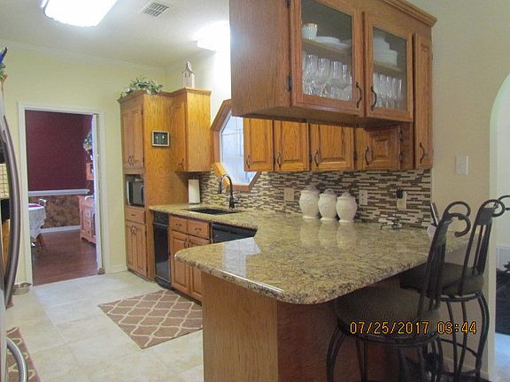 4th image of 100 Woodberry Ct