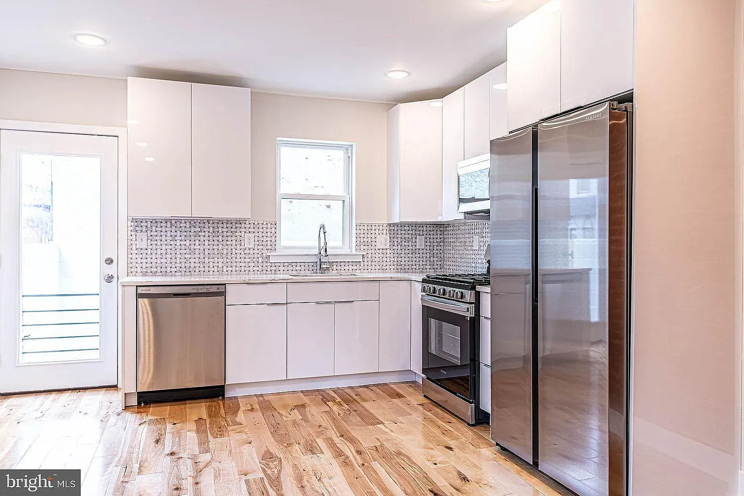 3 bed, 1300 sqft, $1,737 — Photo 3