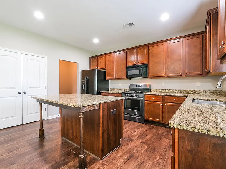 2127 Juniper Ives Ct — Photo 9