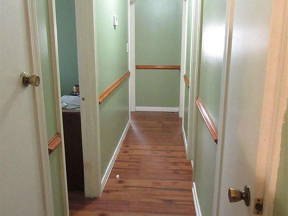 4th image of 1330 Langley Ave
