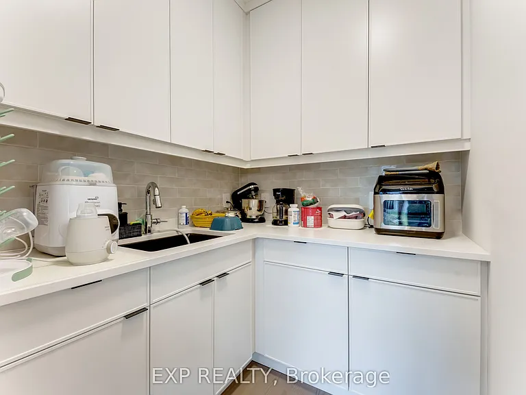 266 Hesselman Cres — Photo 19