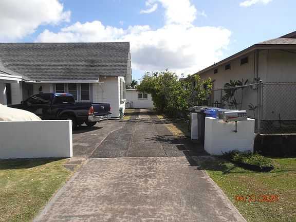 Detached Cottage with Private Driveway