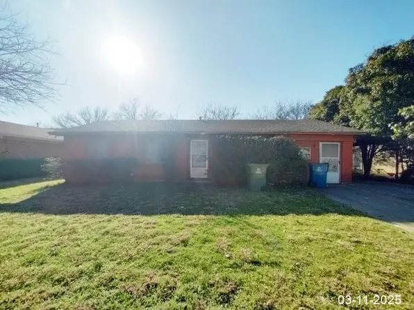 103 Hillcrest St, Sanger, TX 76266