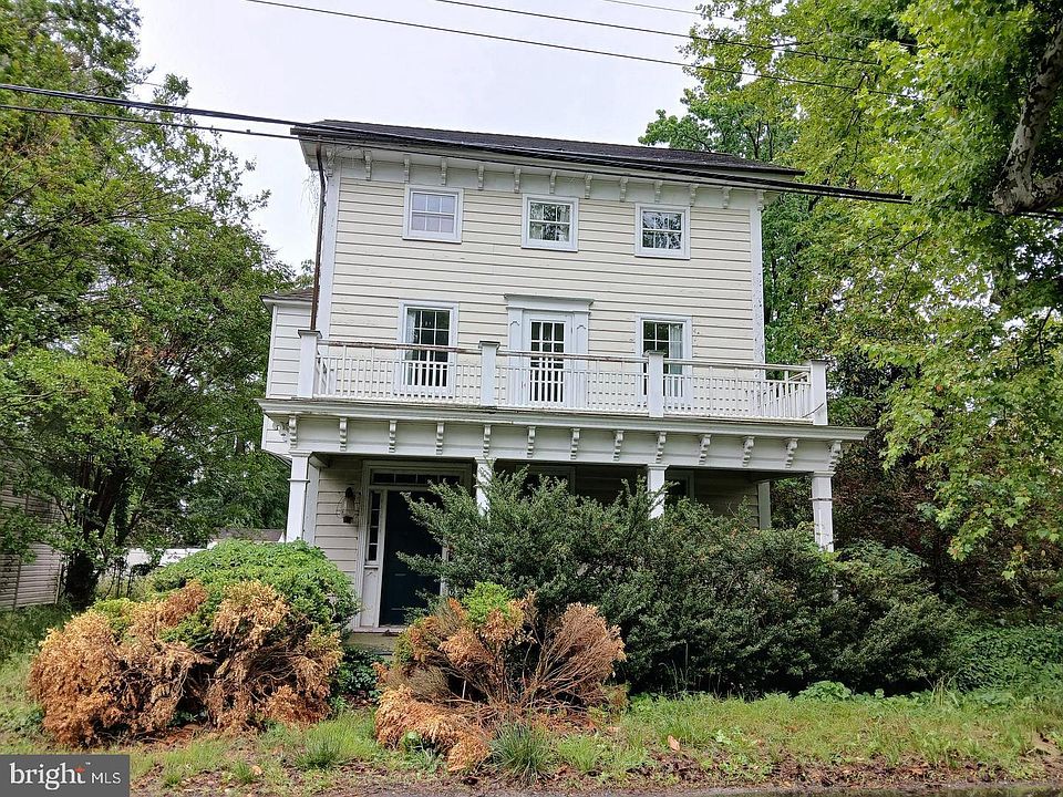 1st image of 107 2nd St