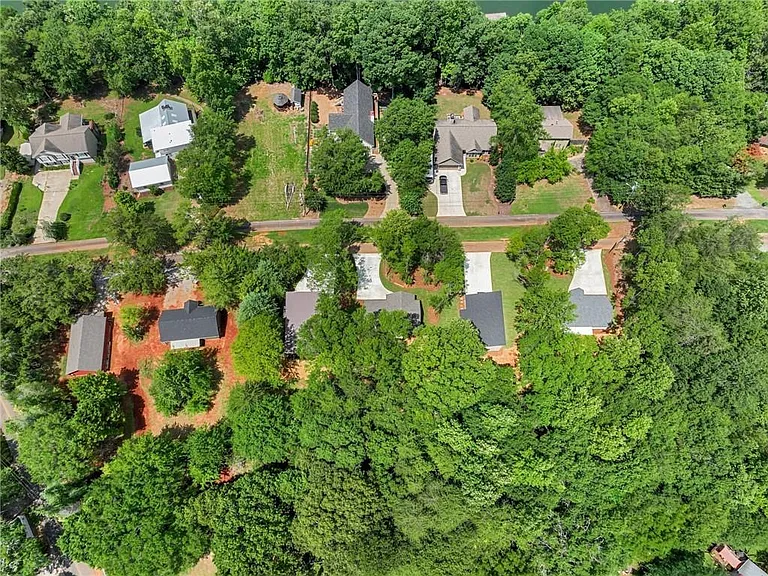 8083 Beachwood Dr — Photo 37