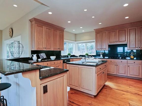 4th image of 12101 Oak Park Ct