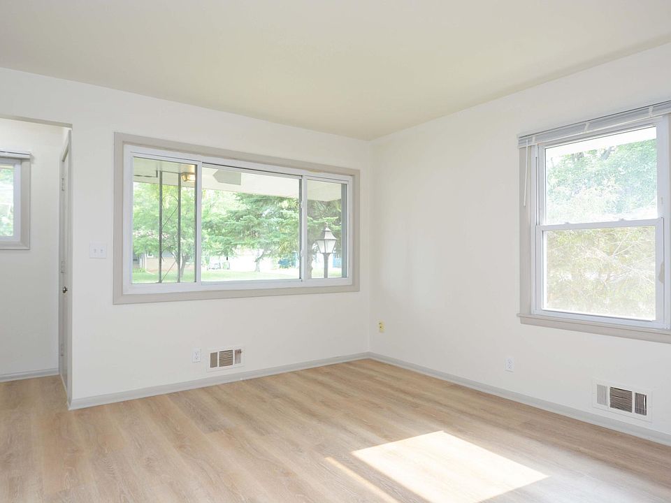 Livingroom / Entryway