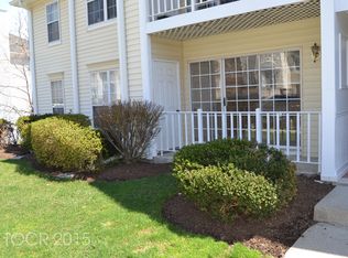 1049 Ash Dr, Mahwah, NJ 07430