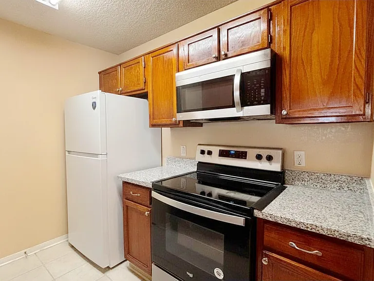 2121 Hepburn St #505 — Photo 5