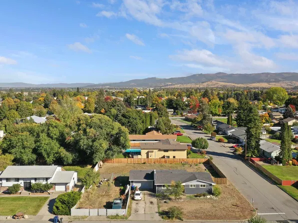 1004 N Best Rd, Spokane, WA 99216