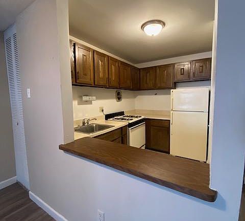3rd image of 2636 S Logan Ave #109