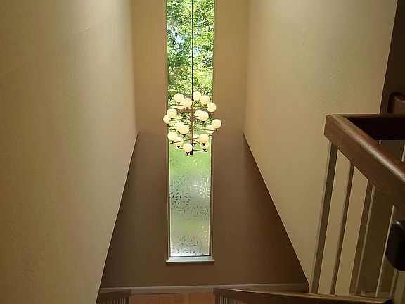 4th image of 29 Goldenridge Ct