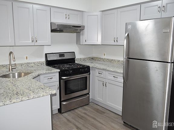 3rd image of 354 Lunar Rd