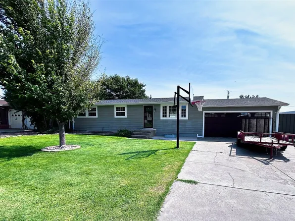 1203 N Pinecrest St, Syracuse, KS 67878