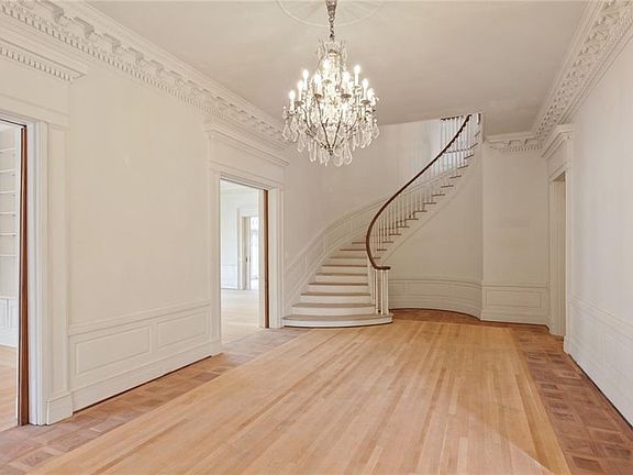 4th image of 18 Audubon Pl