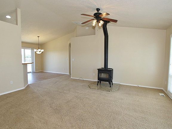 3rd image of 4010 Queen Anne Dr