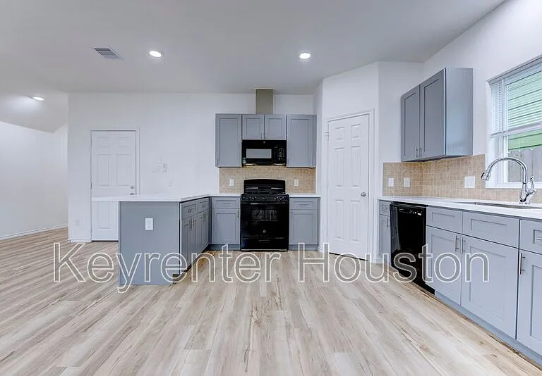 8203 Woodlyn Rd #C — Photo 18