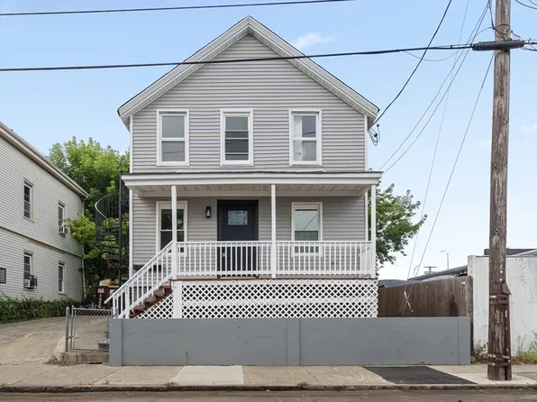 33 Washburn St, New Bedford, MA 02740