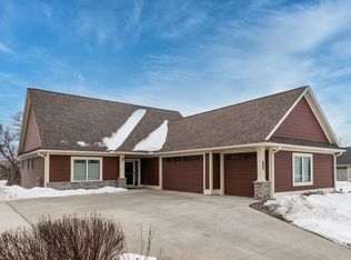 2440 Woodstone Ln SW, Rochester, MN 55902