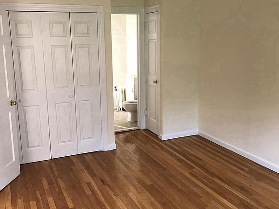 5th image of 235 Larchmont Ave APT 3C