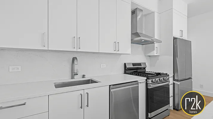 Rented by Realty 2000 Corp | media 8