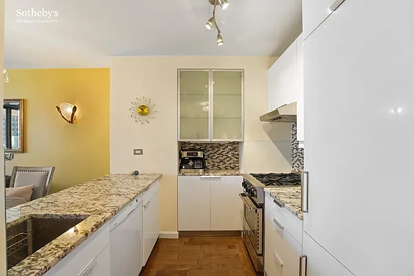 Sold by Sotheby's International Realty | media 6