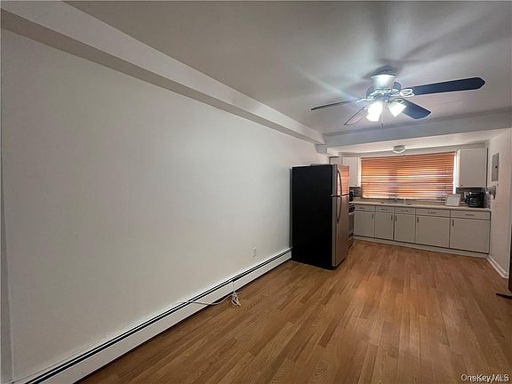 2nd image of 2923 Schurz Ave #2