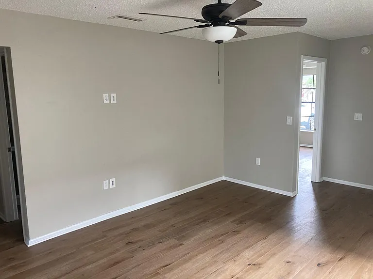 1433 Marigold Dr — Photo 4