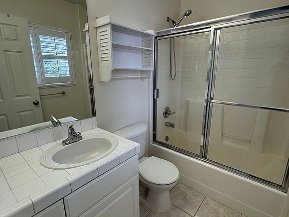 5th image of 3231 Royal Oaks Dr