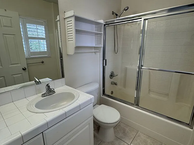 3231 Royal Oaks Dr — Photo 5