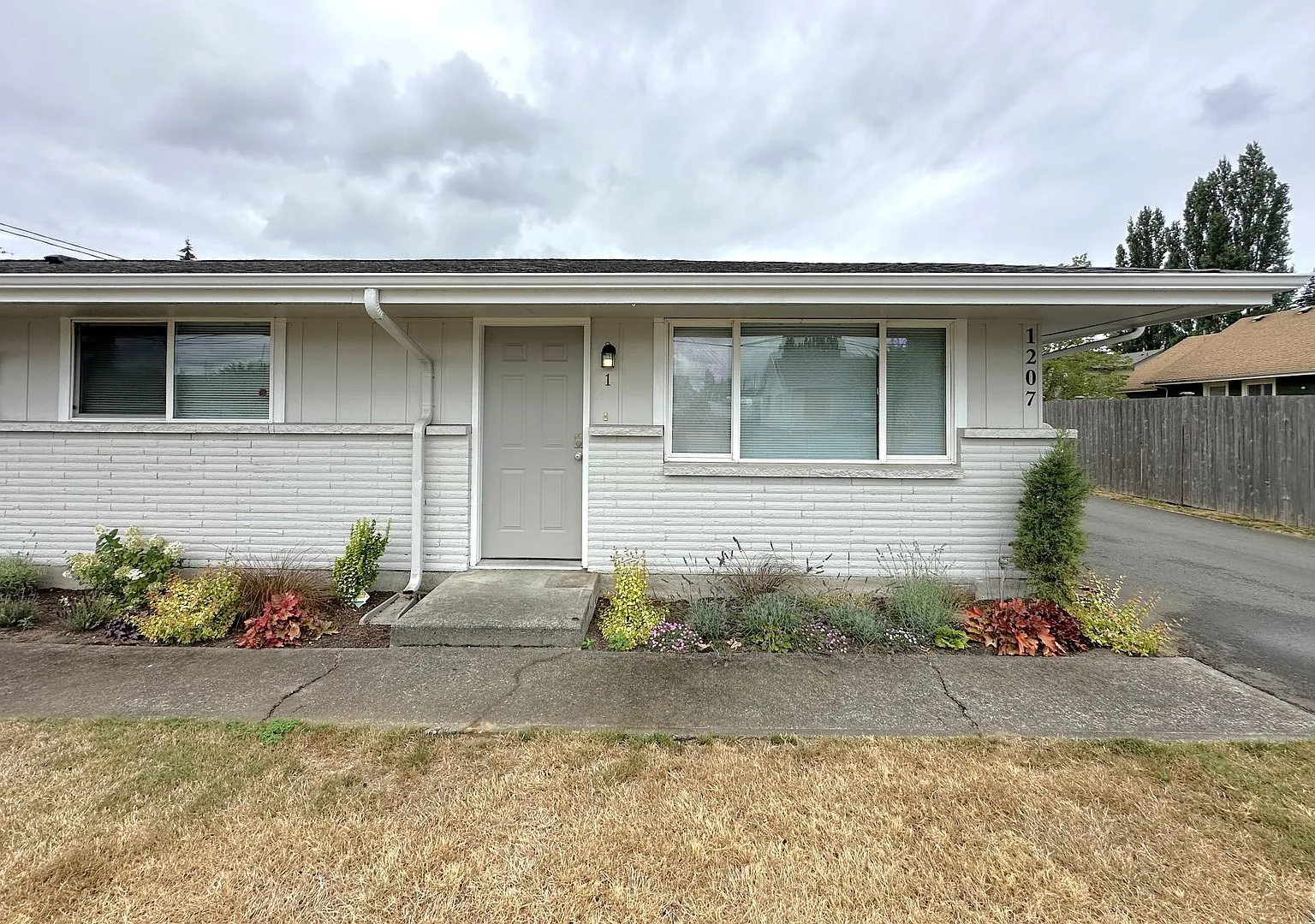 1207 Beach Ave — Photo 1
