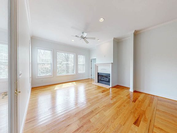 5th image of 104 Cottonwood Creek Ln