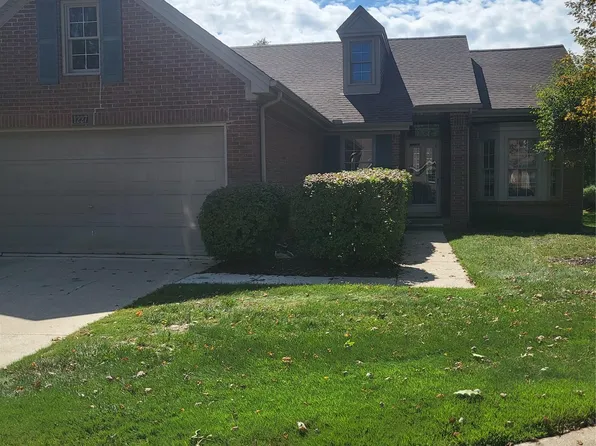 1227 Valley Cir, Rochester, MI 48309