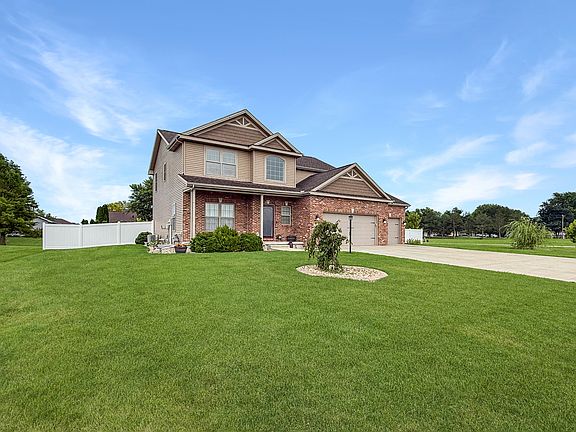 3rd image of 217 N Pointe Dr