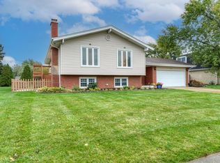 8S141 Grant St, Darien, IL 60561